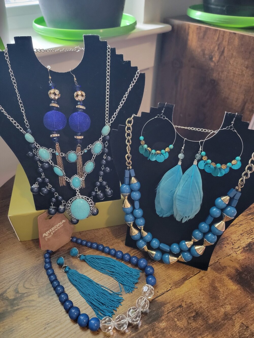 Mixed lot of jewelry bundle